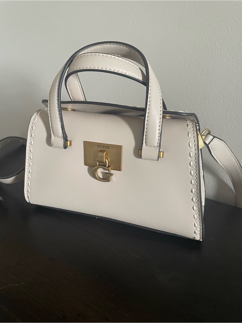 GUESS Mini Satchel 🆕 - Picture 5 of 16